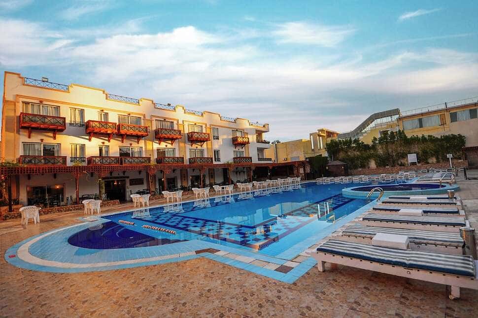 Falcon Naama Star